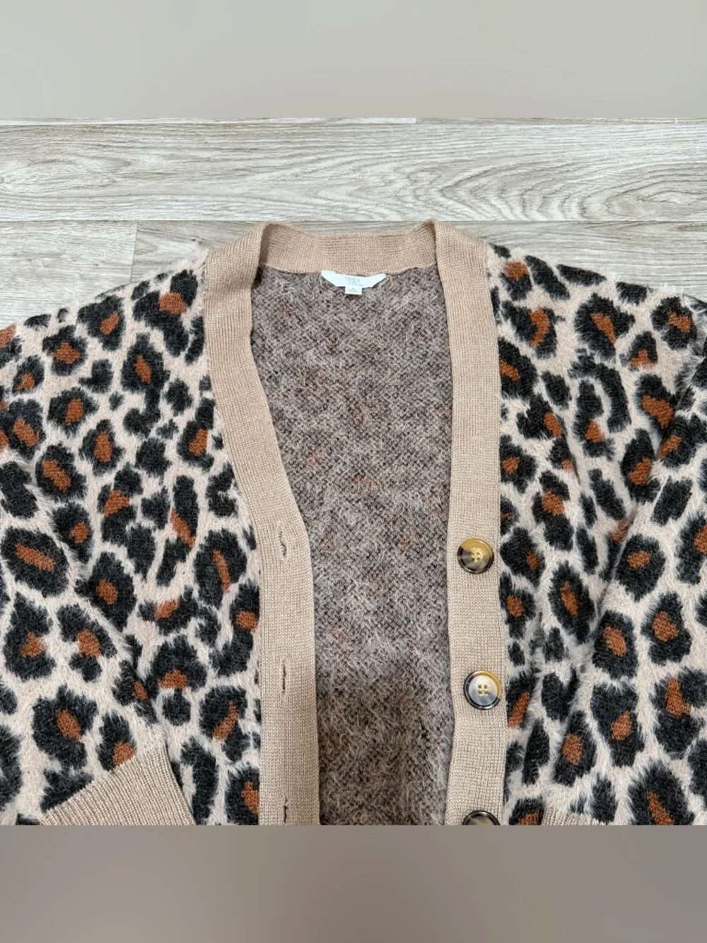 Time and Tru Women’s Super-Soft Eyelash Knit Leopard Print Button-Front Cardigan - Picture 3 of 5